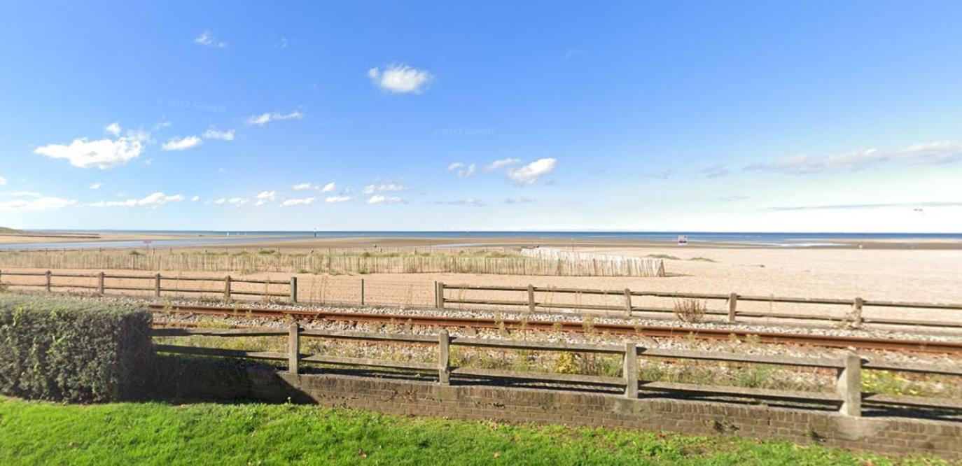 Juste La Plage - Studio Classe 3 Etoiles - Face A La Mer Houlgate Bagian luar foto